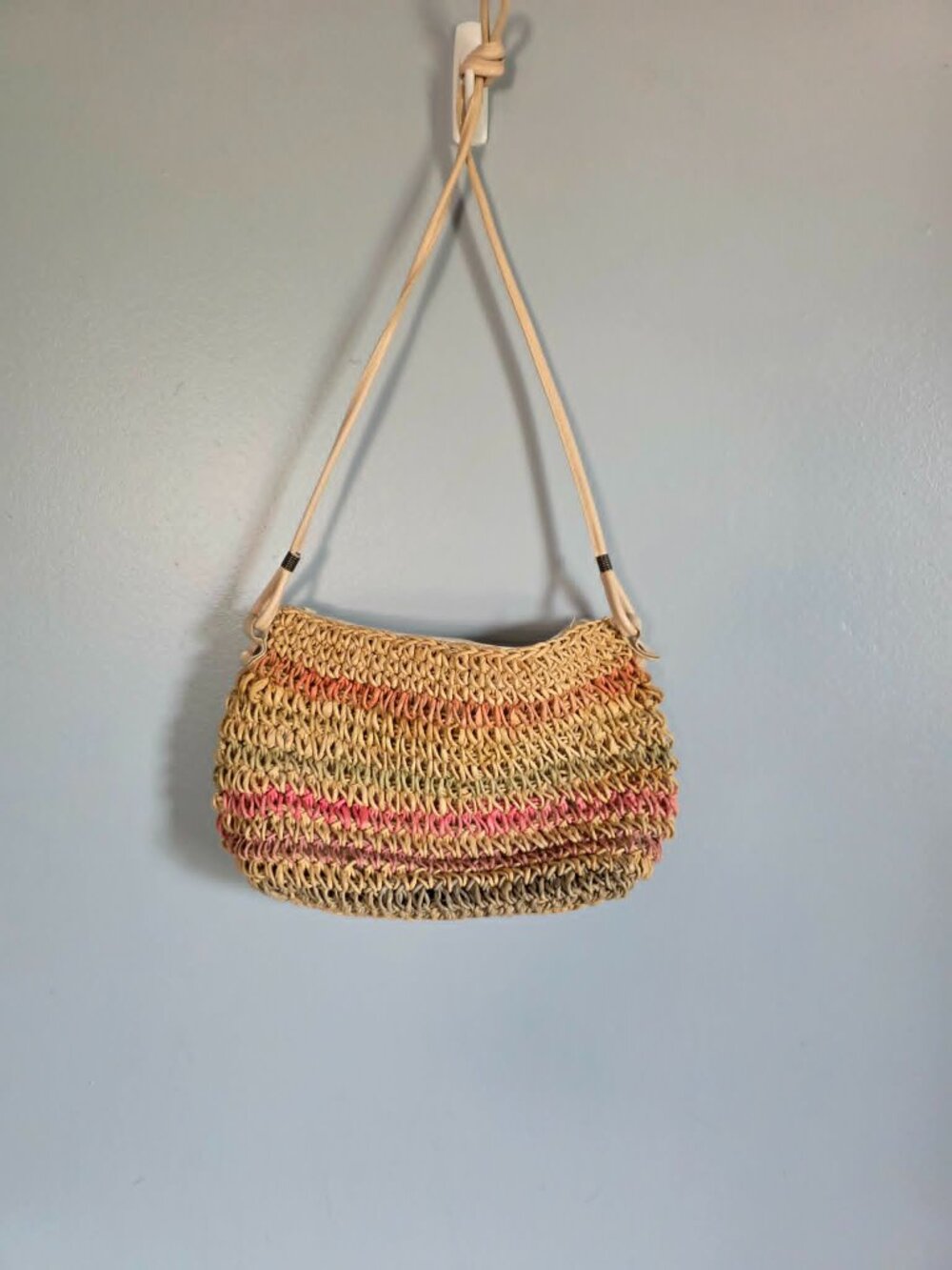Vintage bohemian multicolored woven straw crossbody purse - Picture 4 of 7